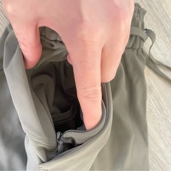 Lululemon pant size 4 - Picture 7 of 10